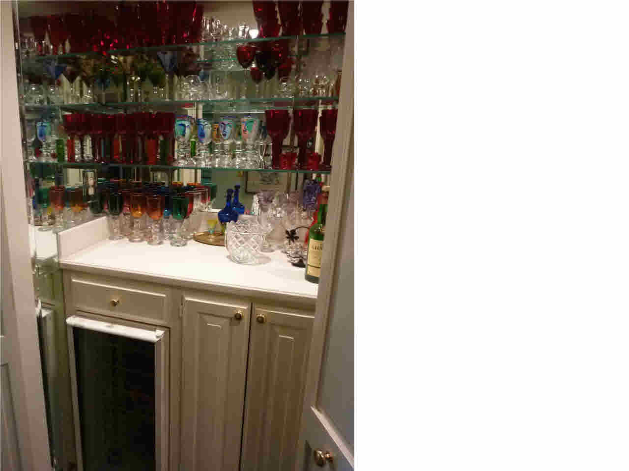 5125 Old Canton Road, Unit 219 Jackson, MS 39211 - Photo 5 of 48 Dry Bar with wine cooler