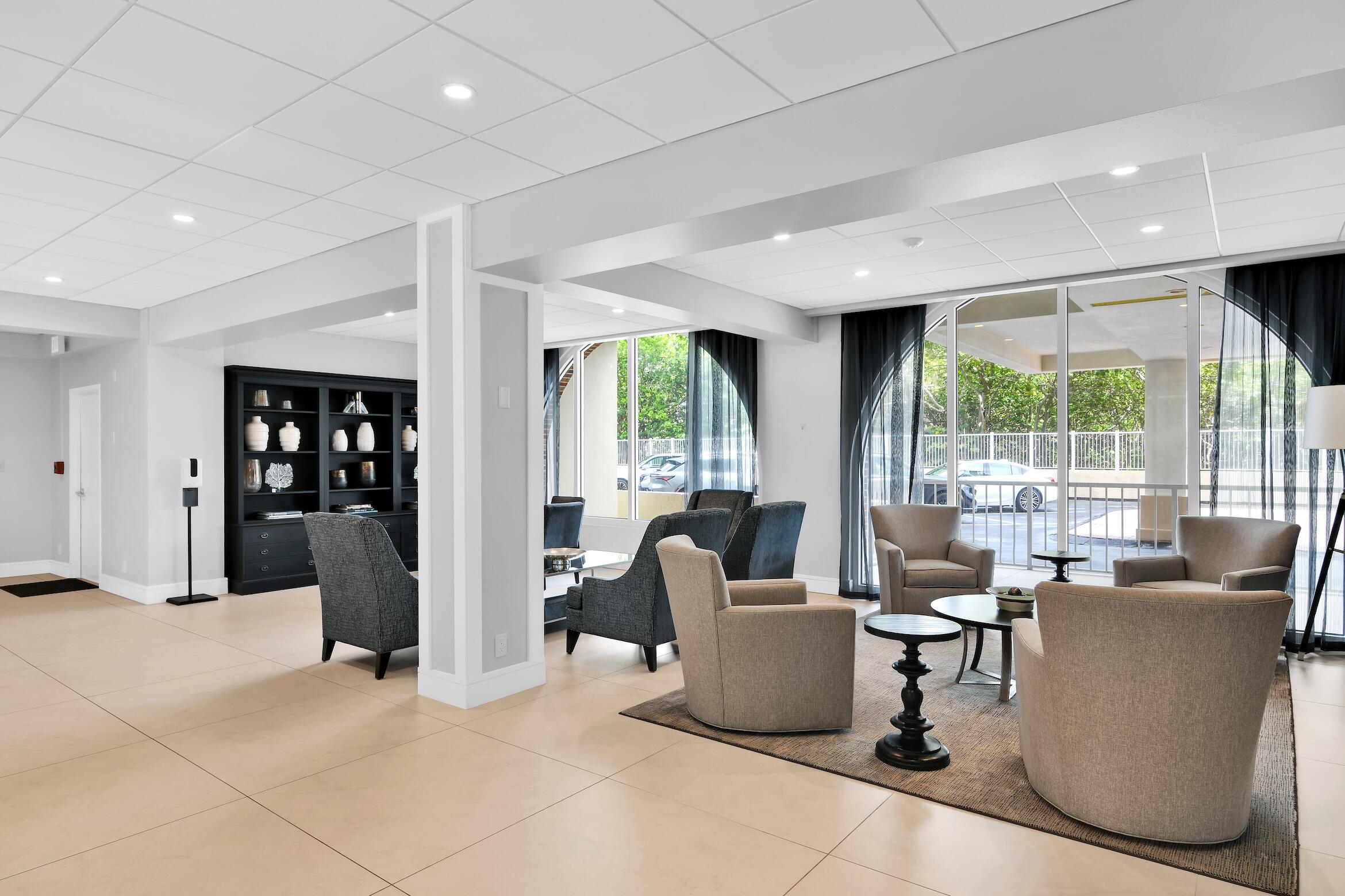 1180 South Ocean Boulevard, Unit 8E Boca Raton, FL 33432 - Photo 26 of 48 Lobby