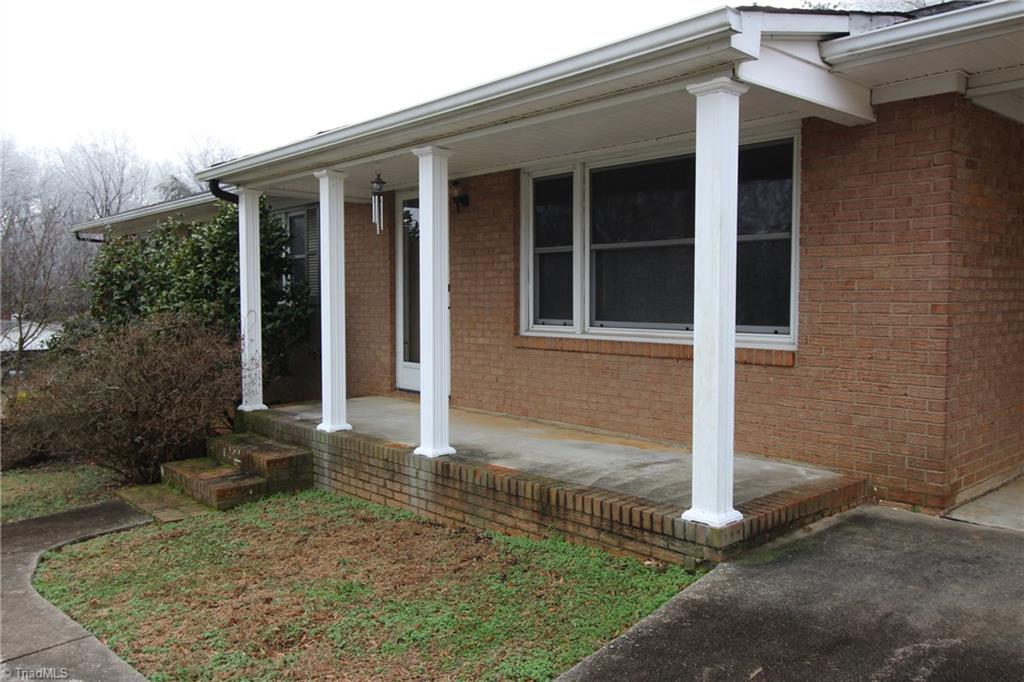 6754 Eldred Road Walkertown, NC 27051 - Photo 2 of 21 Gallery Image 2