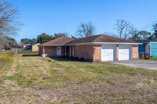 $950 | 118 Johnson Street, Unit B, La Marque, TX 77568
