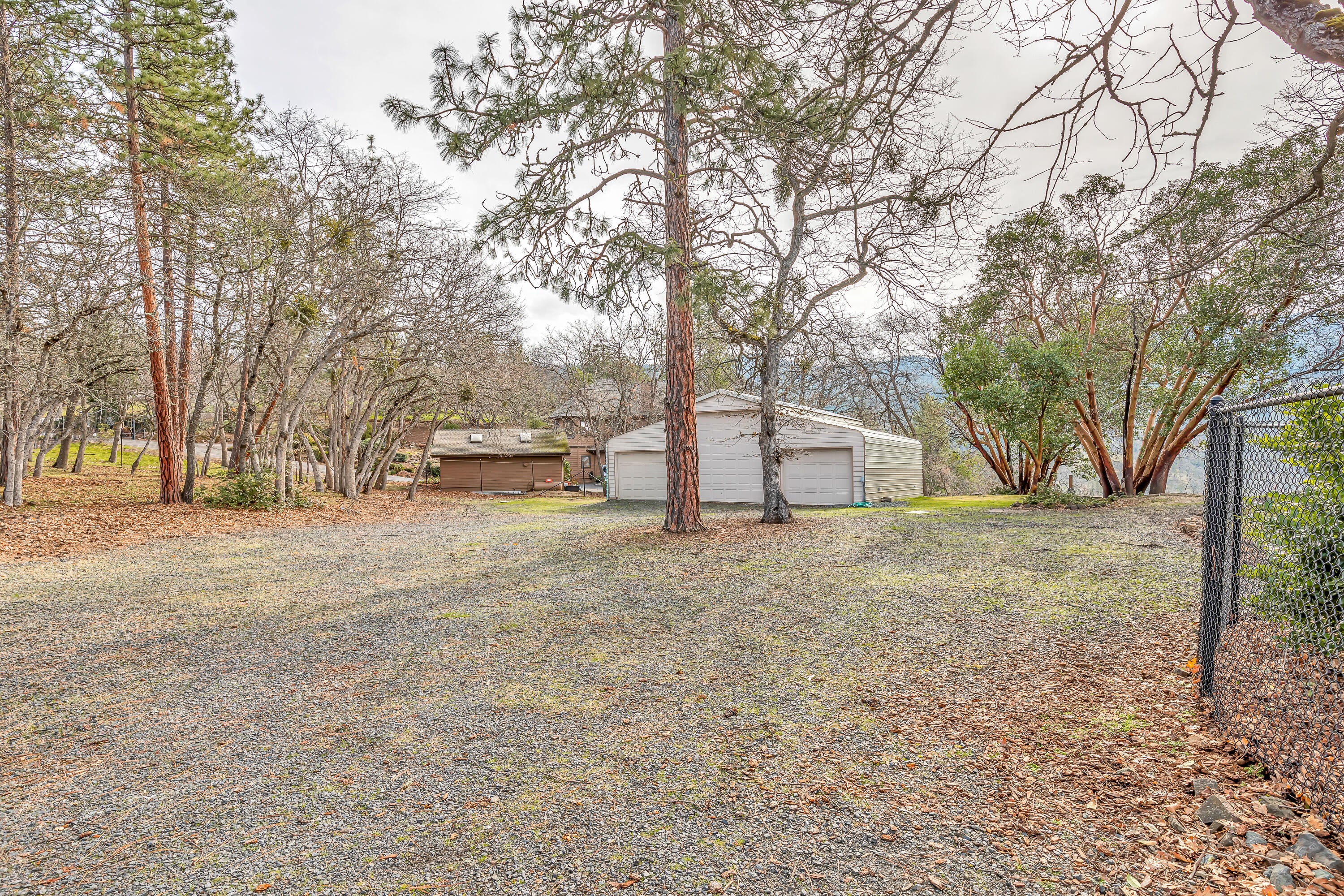 6550 Hillcrest Road Medford, OR 97504 - Photo 40 of 62 Detached Shop