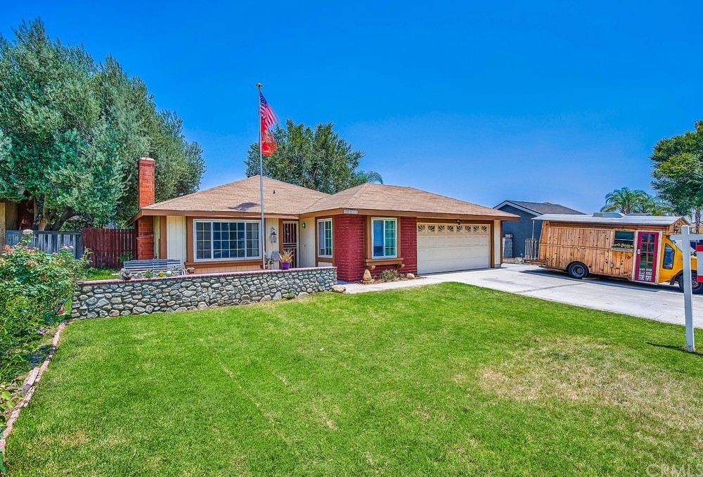 10045 Chula Vista Way Riverside, CA 92503 - Photo 1 of 1