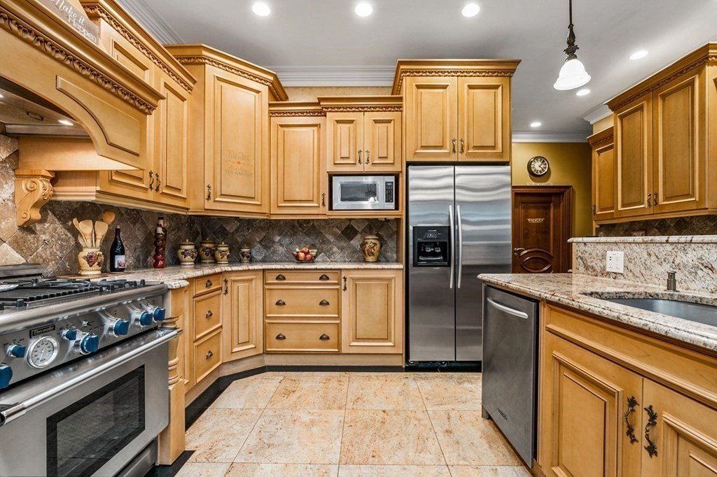 27 Hitching Post Road Lakeville, MA 02347 - Photo 19 of 42 Gallery Image 19