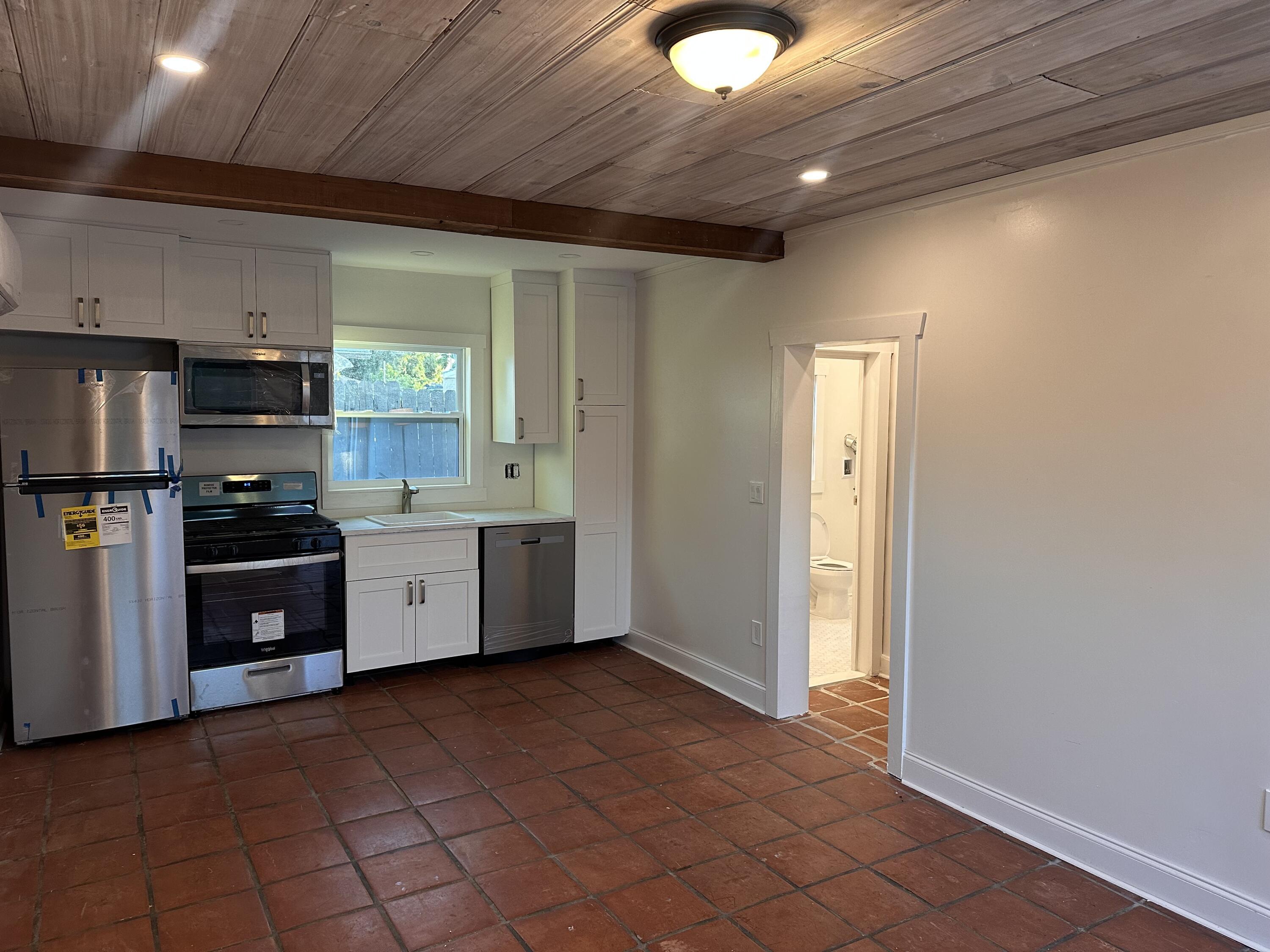 4707 Garden Avenue West Palm Beach, FL 33405 - Photo 4 of 14 Kitchen