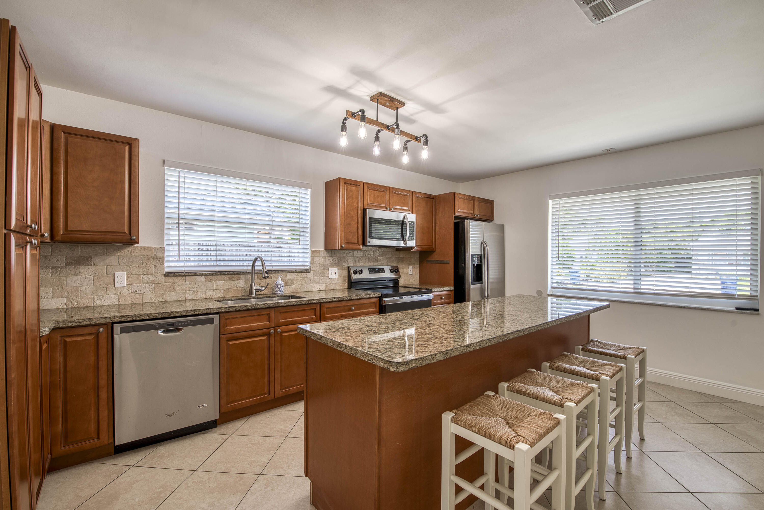 1010 Comanche Street Jupiter, FL 33458 - Photo 6 of 26 _IMG1296_HDR