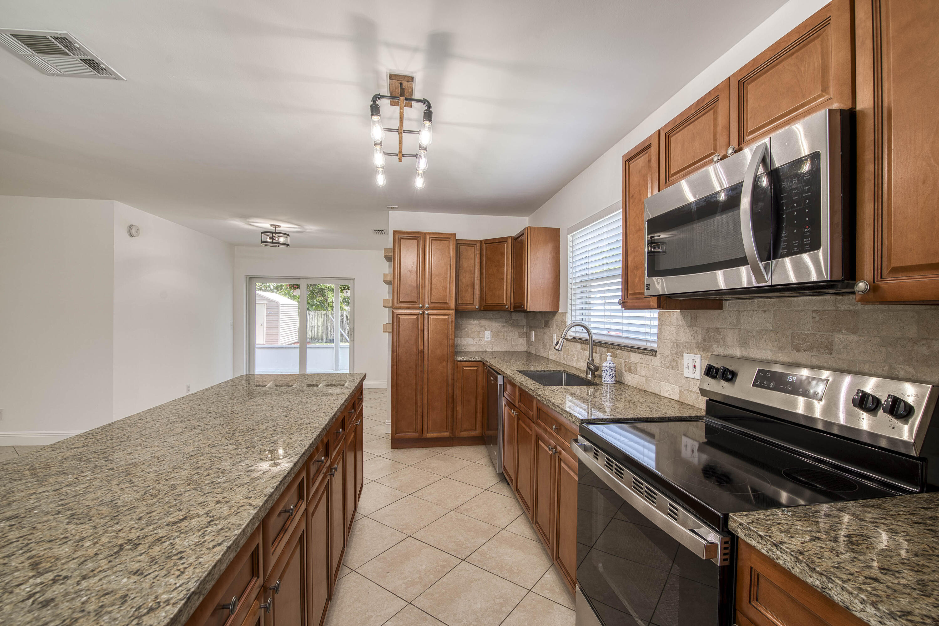 1010 Comanche Street Jupiter, FL 33458 - Photo 8 of 26 _IMG1302_HDR