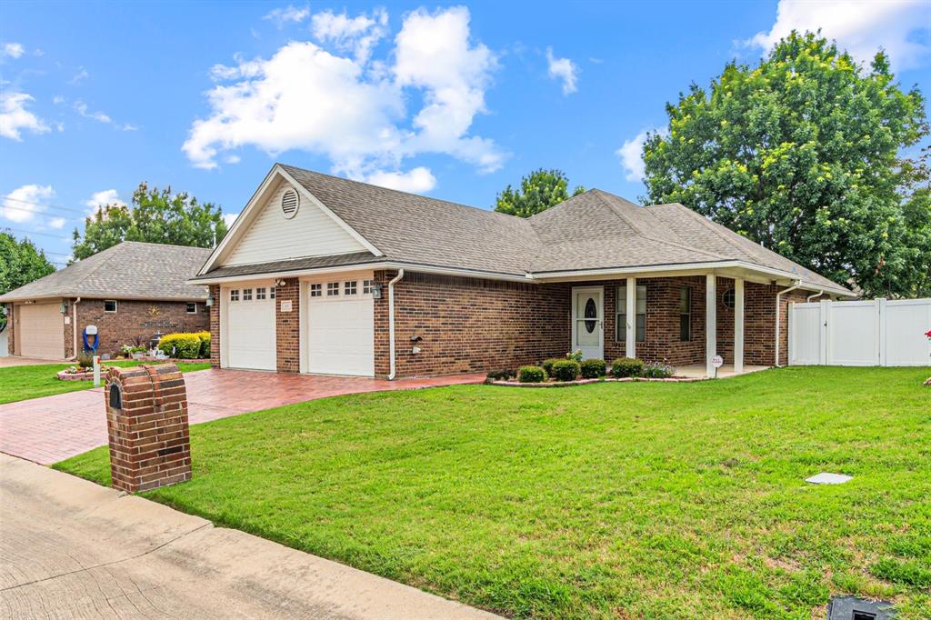 105 Sunglow Loop Red Oak, TX 75154 - Photo 2 of 40 a front view of a house with a garden
