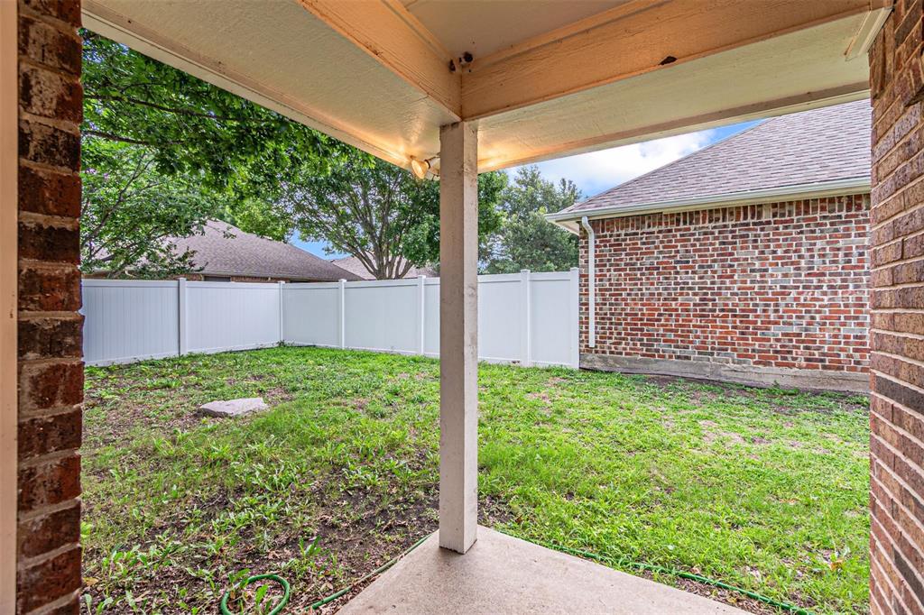 105 Sunglow Loop Red Oak, TX 75154 - Photo 29 of 40 a view of a backyard with a garden