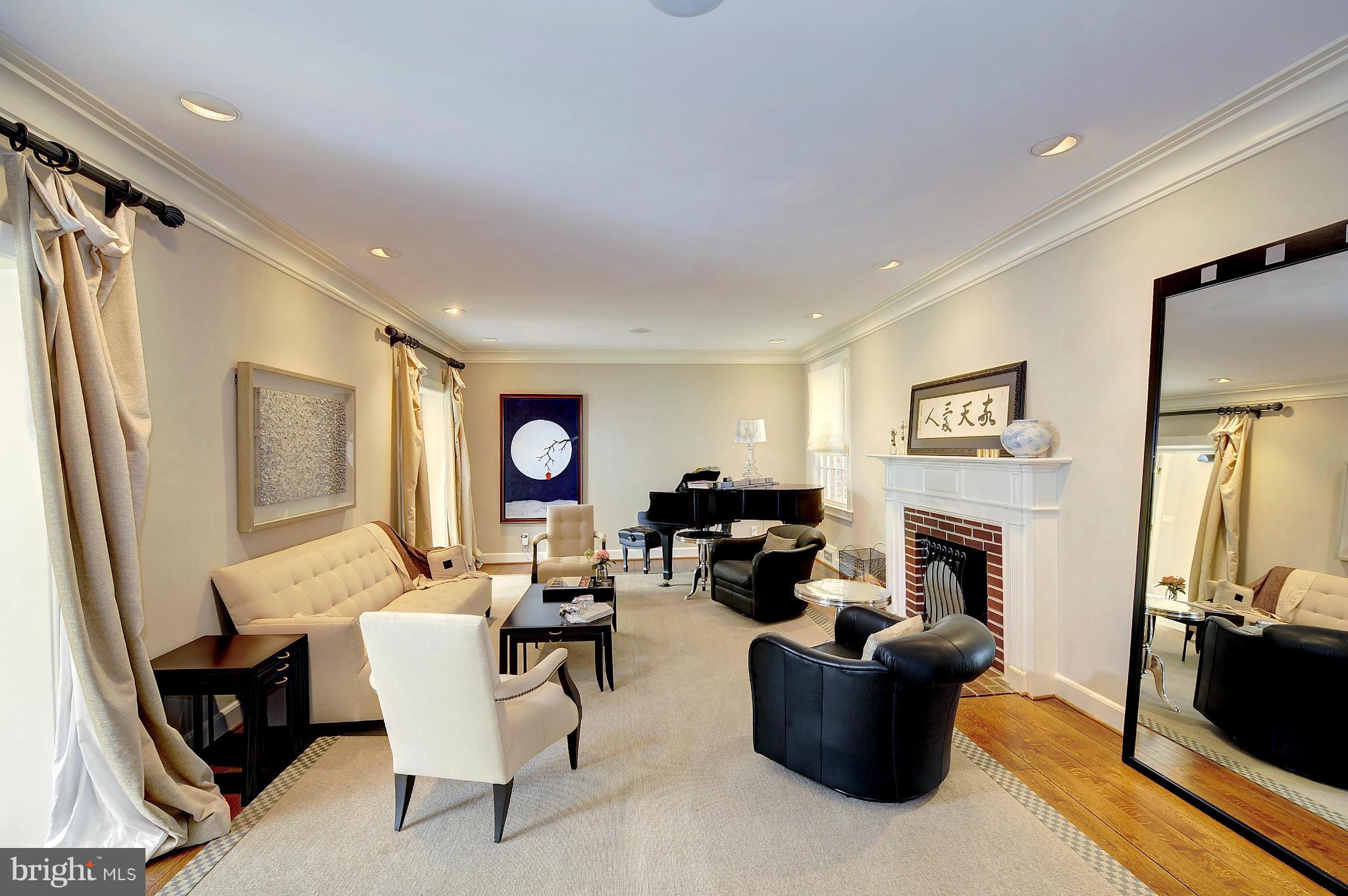 6750 Greentree Road Bethesda, MD 20817 - Photo 2 of 28 Living Room