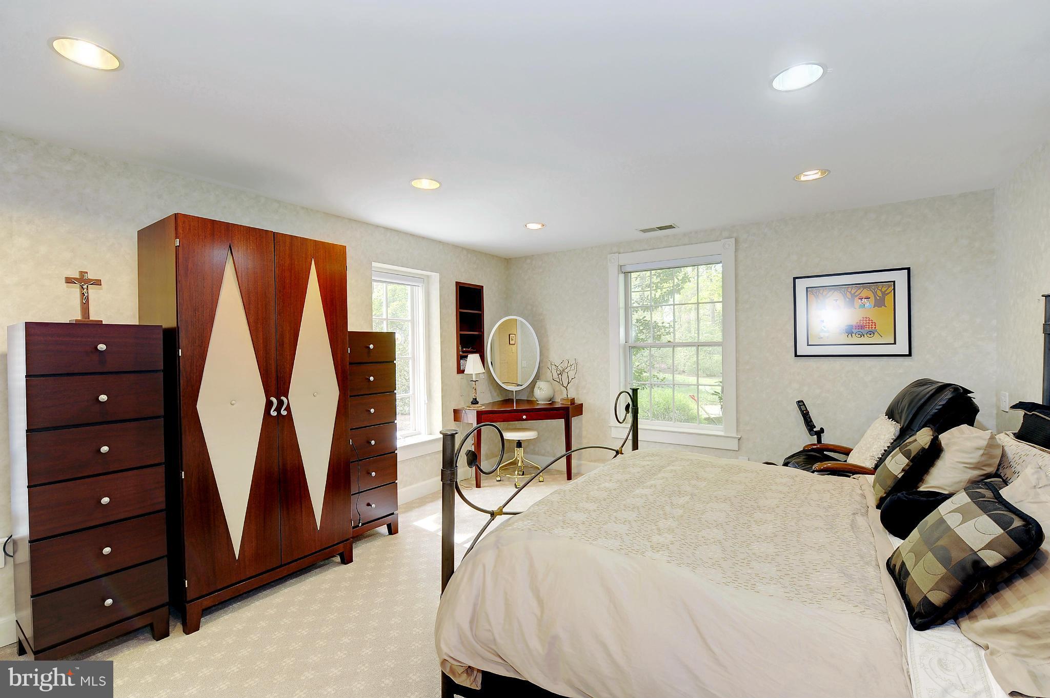 6750 Greentree Road Bethesda, MD 20817 - Photo 28 of 28 Guest House Bedroom