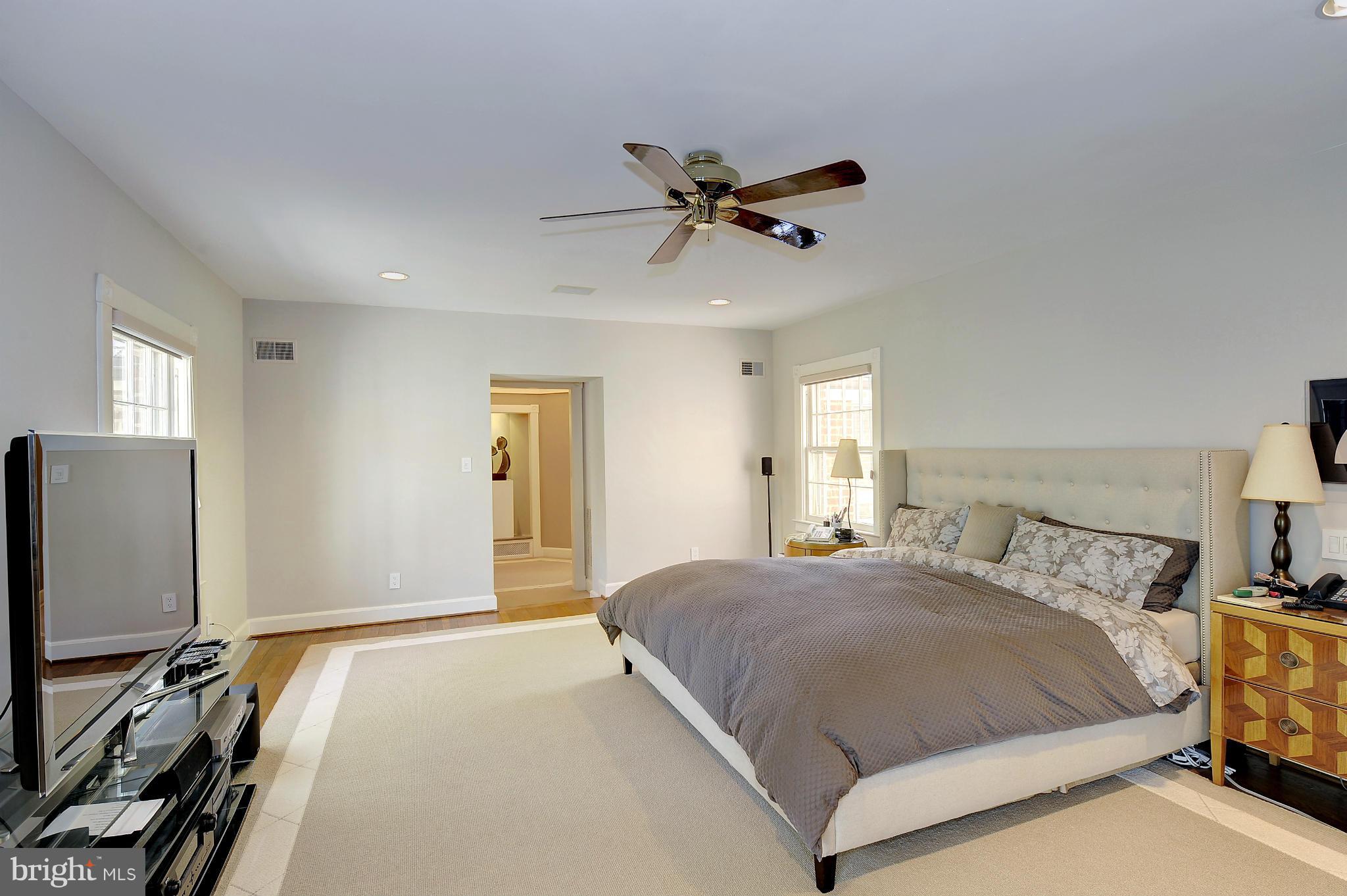 6750 Greentree Road Bethesda, MD 20817 - Photo 9 of 28 Bedroom (Master)