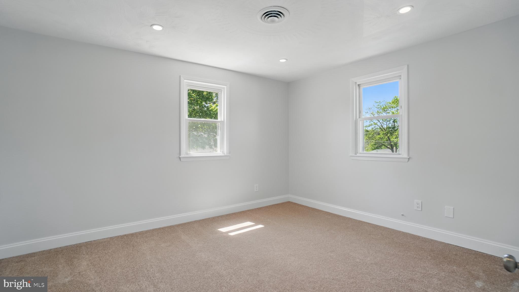 8014 Ritchie Highway Pasadena, MD 21122 - Photo 30 of 38 an empty room with a window