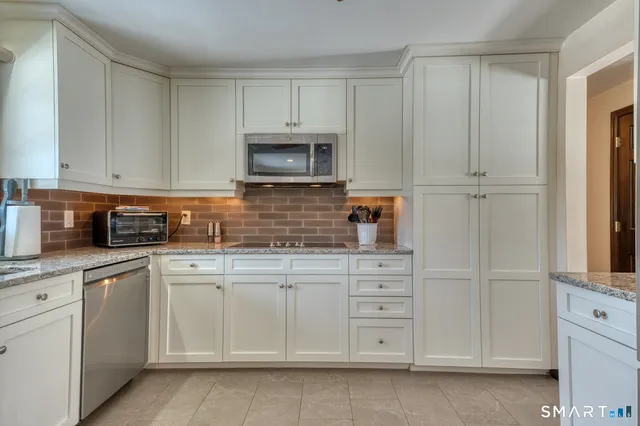 $459,900 | 41 Kingswood Drive, Southington, CT 06489