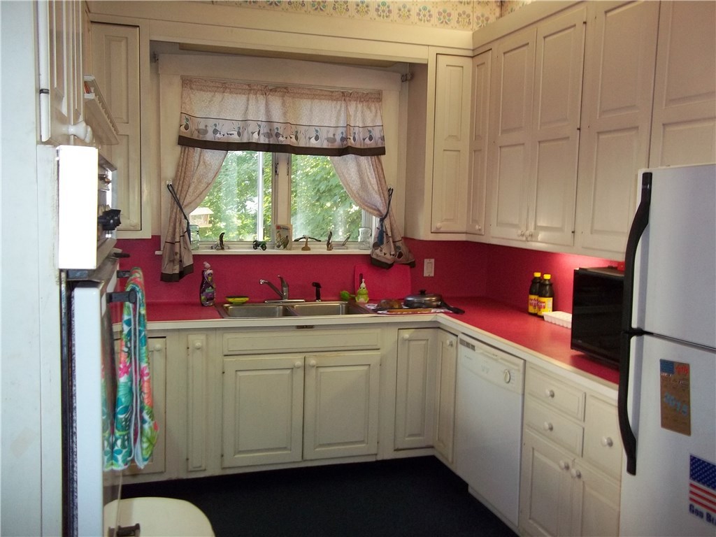 78 Jenks Street Central Falls, RI 02863 - Photo 7 of 16