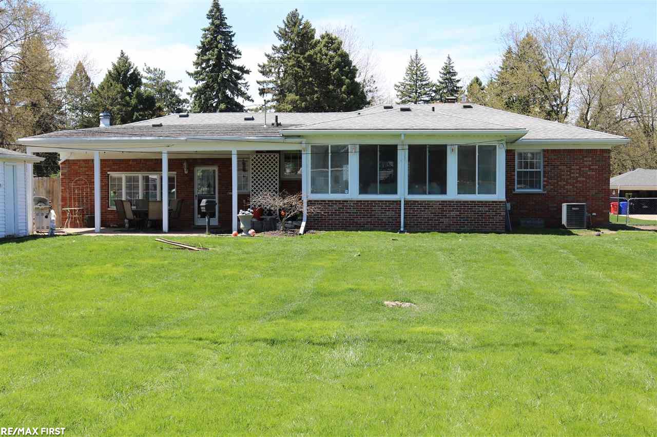 33056 Edgegrove Road Fraser, MI 48026 - Photo 5 of 26 31378634-4.JPG