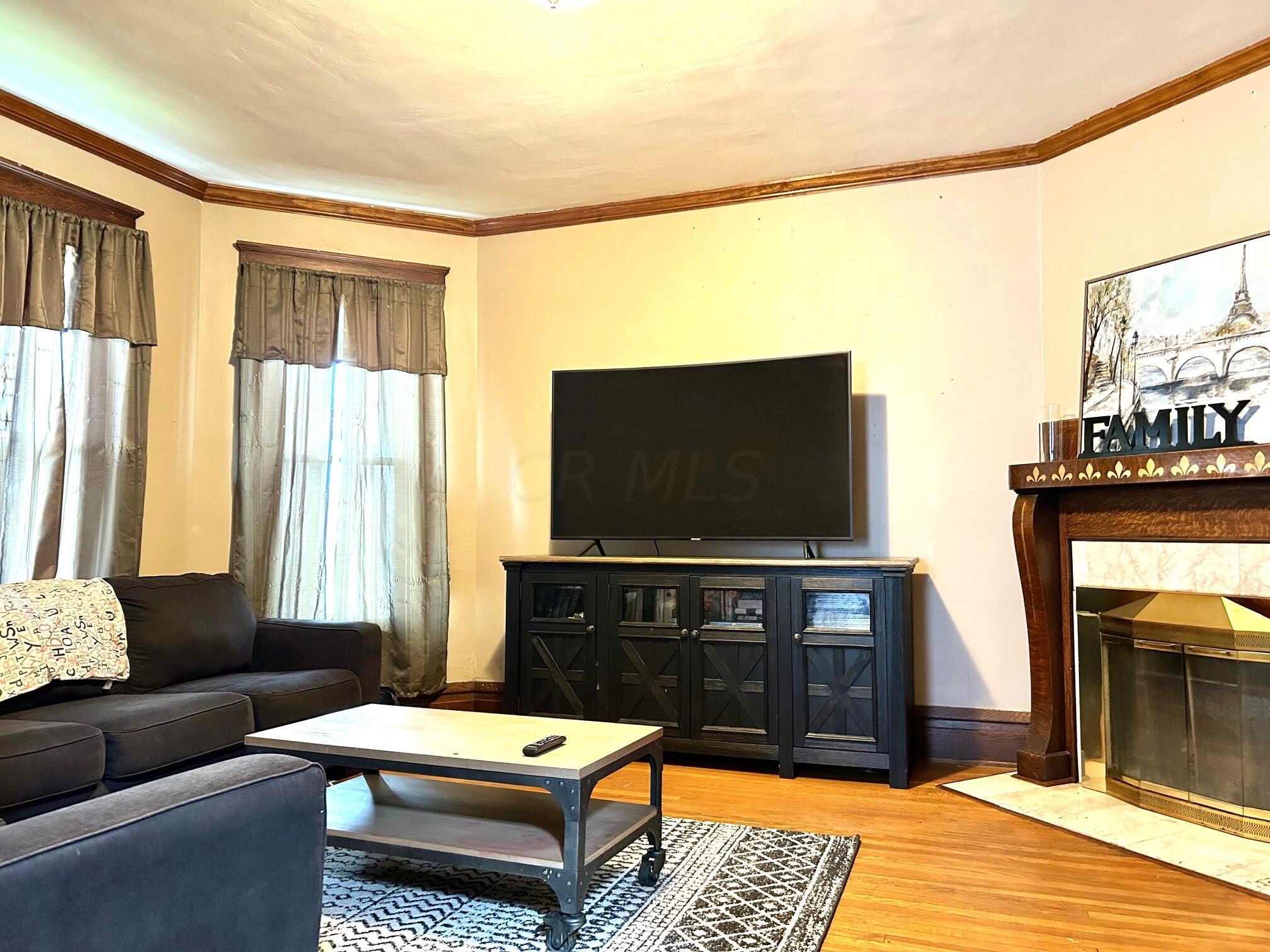 586 Mt Vernon Road Newark, OH 43055 - Photo 5 of 5 586 Mount Vernon living room