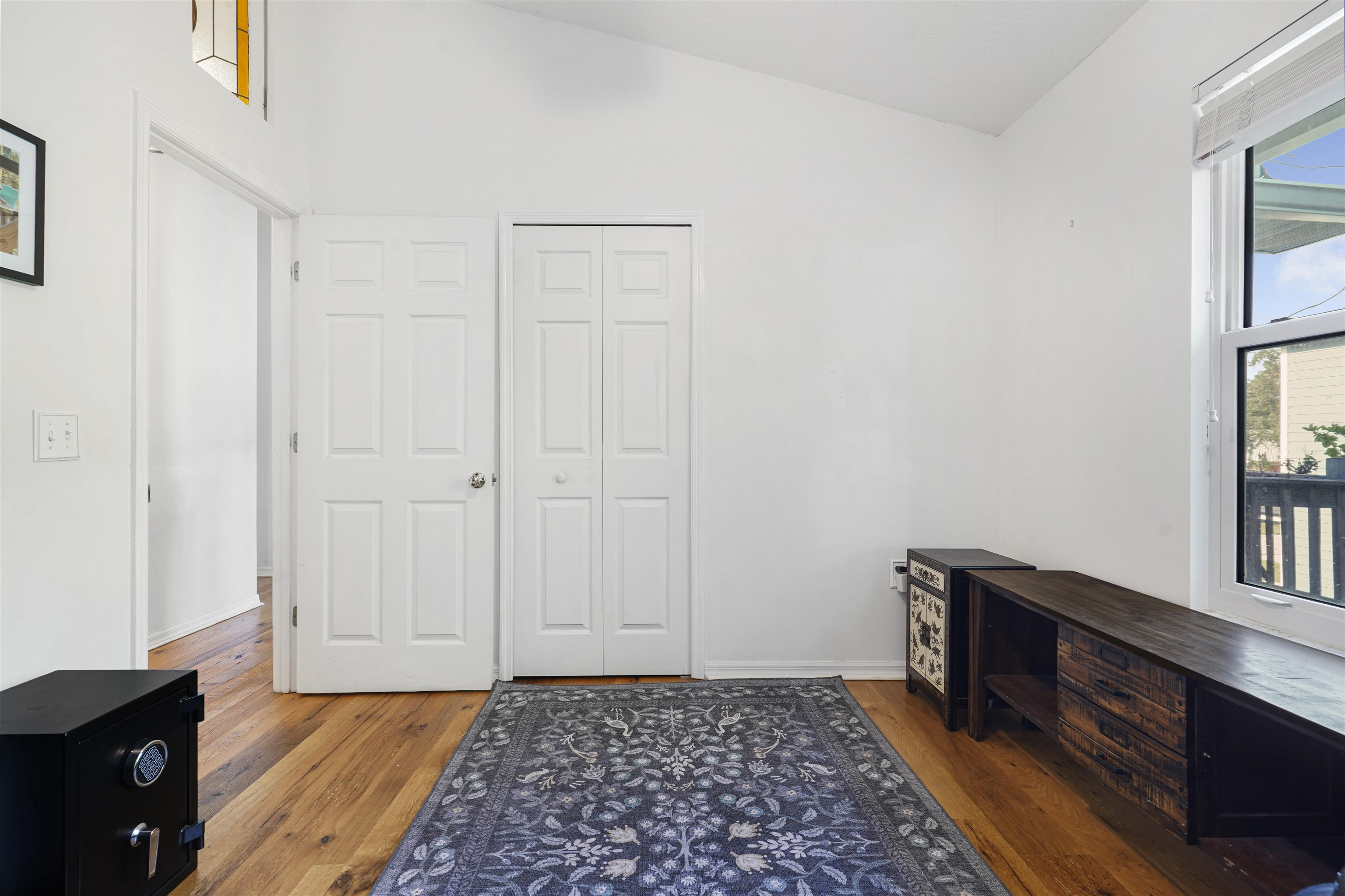 415 Fifteenth Street St. Augustine, FL 32084 - Photo 22 of 41 a area with wooden floor and a window