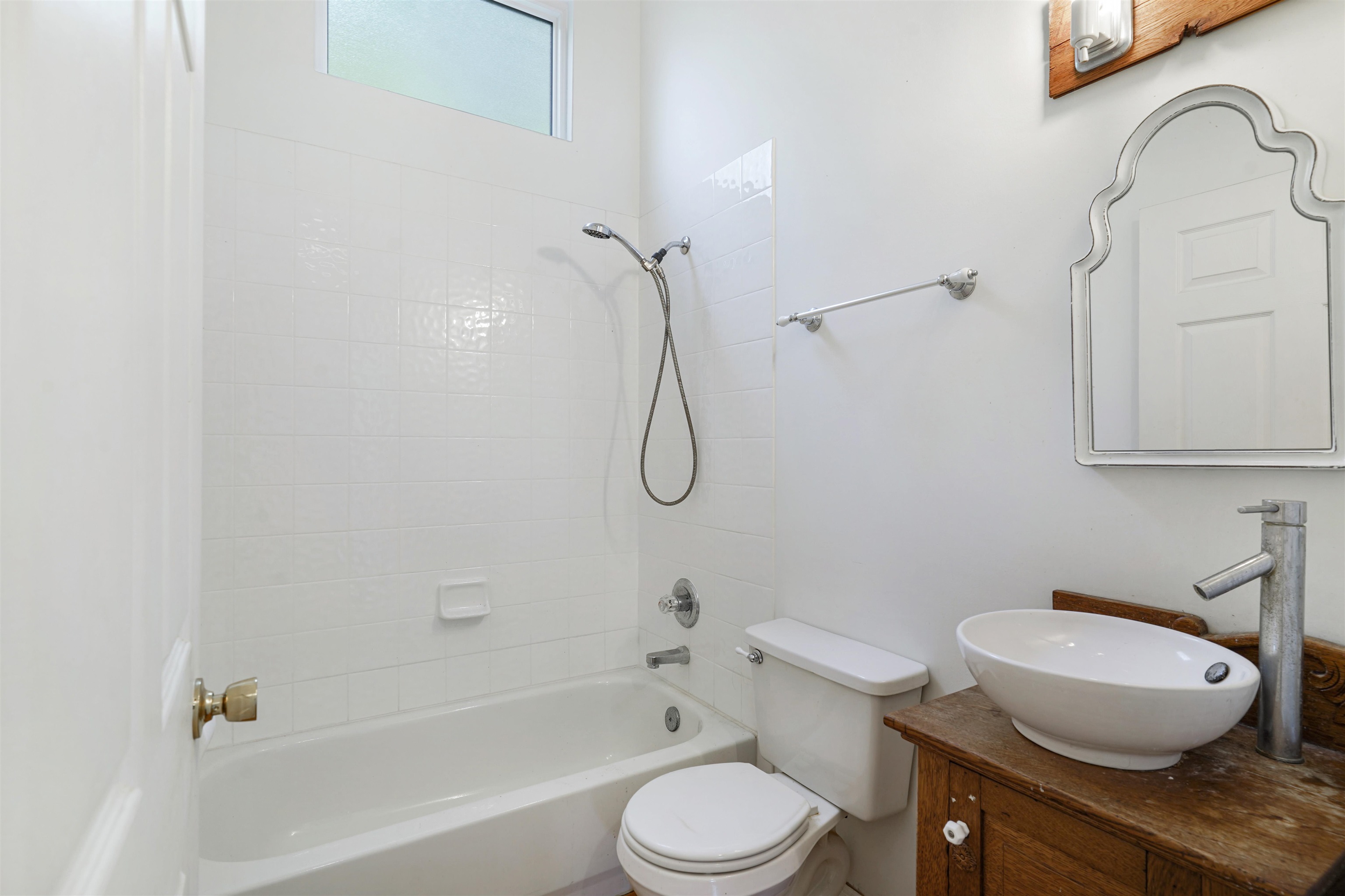 415 Fifteenth Street St. Augustine, FL 32084 - Photo 23 of 41 a bathroom with a granite countertop toilet a sink and bathtub