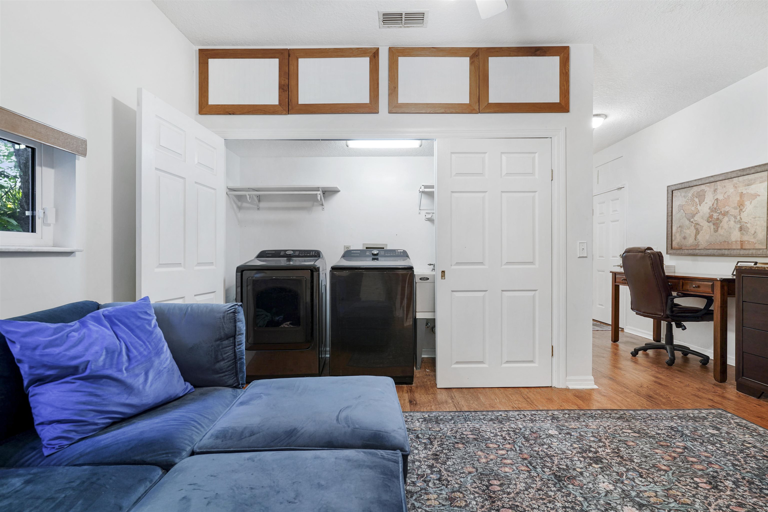 415 Fifteenth Street St. Augustine, FL 32084 - Photo 36 of 41 a living room with furniture and a rug