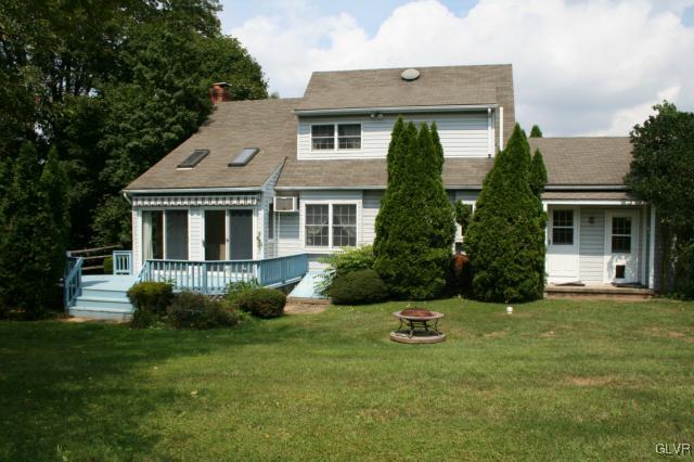 1943 Fairway Road Hellertown, PA 18055 - Photo 3 of 24 Gallery Image 3
