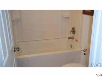 1943 Fairway Road Hellertown, PA 18055 - Photo 9 of 24 Gallery Image 9