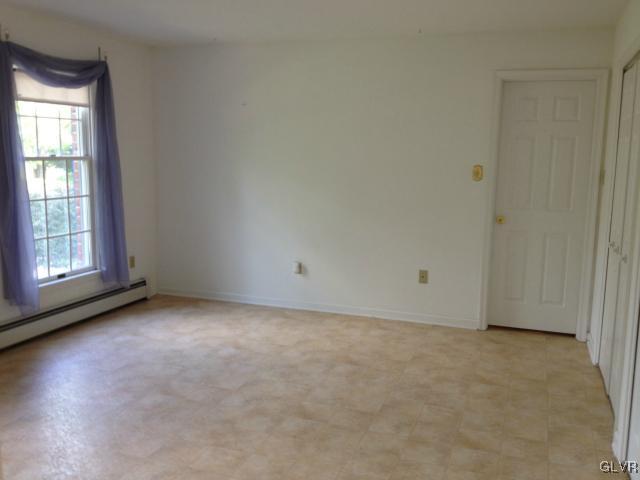 1943 Fairway Road Hellertown, PA 18055 - Photo 10 of 24 Gallery Image 10