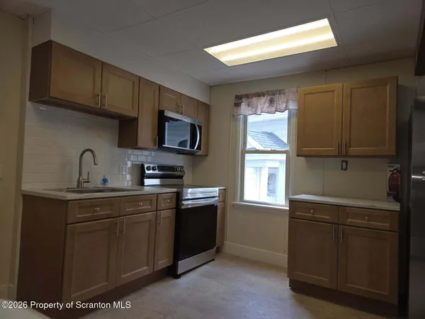 $1,800 | 138 Charles Street, Throop, PA 18512