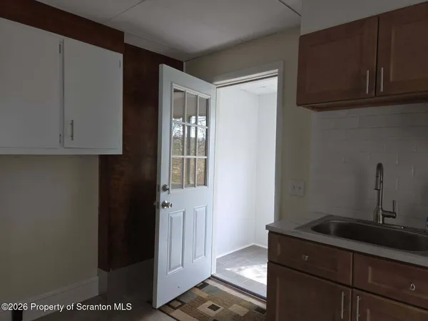 $1,800 | 138 Charles Street, Throop, PA 18512