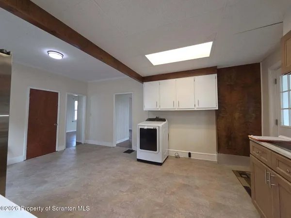 $1,800 | 138 Charles Street, Throop, PA 18512