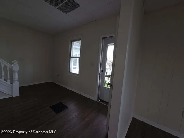 $1,800 | 138 Charles Street, Throop, PA 18512