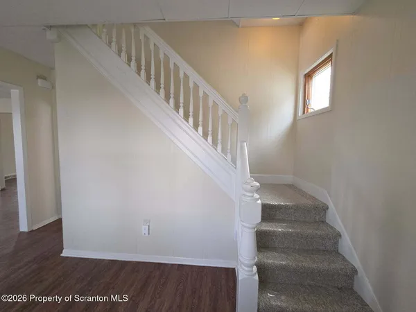 $1,800 | 138 Charles Street, Throop, PA 18512