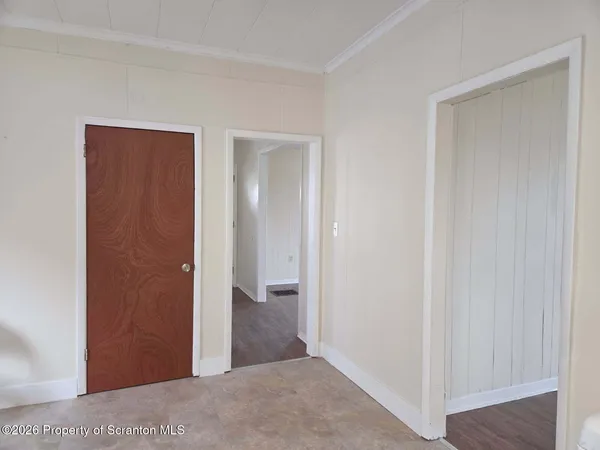 $1,800 | 138 Charles Street, Throop, PA 18512