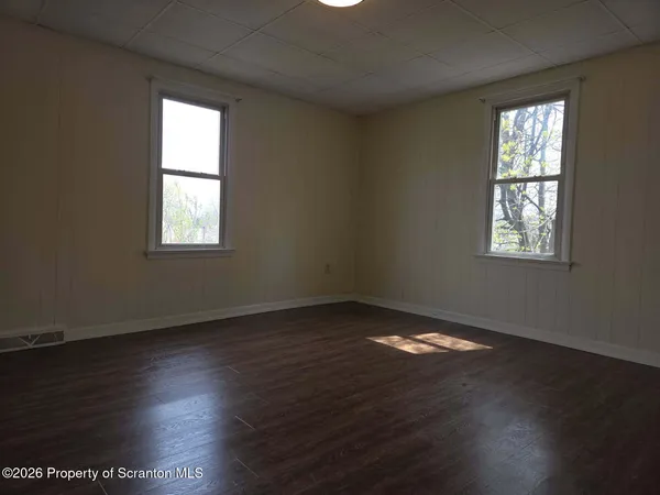 $1,800 | 138 Charles Street, Throop, PA 18512