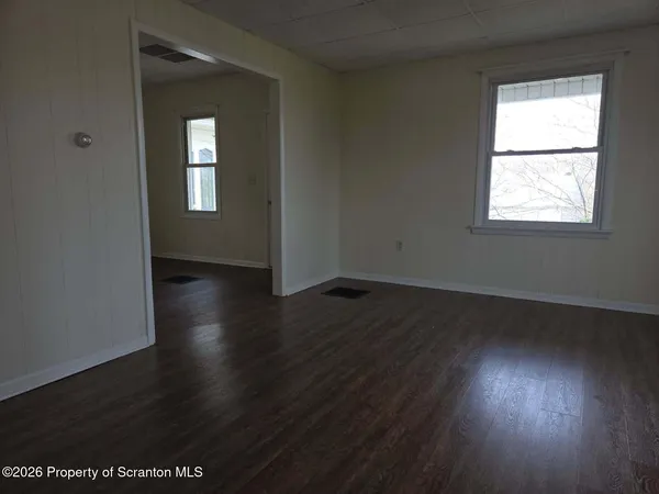 $1,800 | 138 Charles Street, Throop, PA 18512