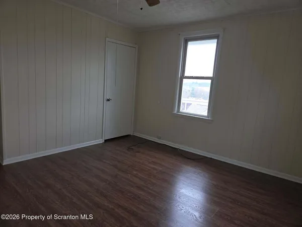 $1,800 | 138 Charles Street, Throop, PA 18512