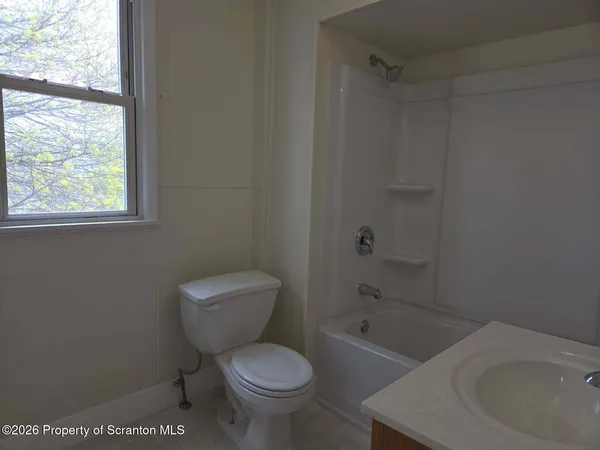 $1,800 | 138 Charles Street, Throop, PA 18512