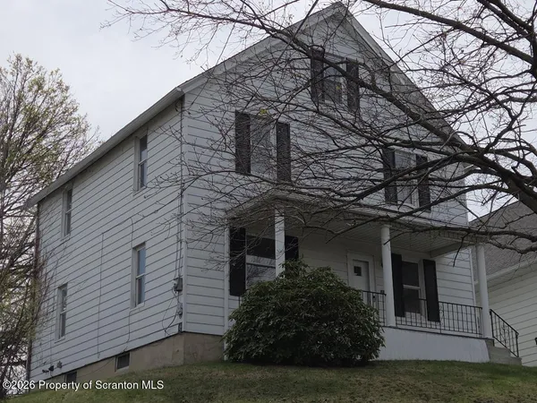 $1,800 | 138 Charles Street, Throop, PA 18512