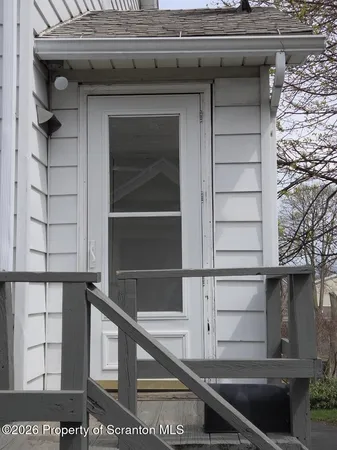 $1,800 | 138 Charles Street, Throop, PA 18512