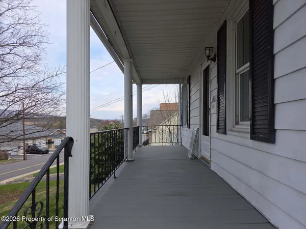 $1,800 | 138 Charles Street, Throop, PA 18512