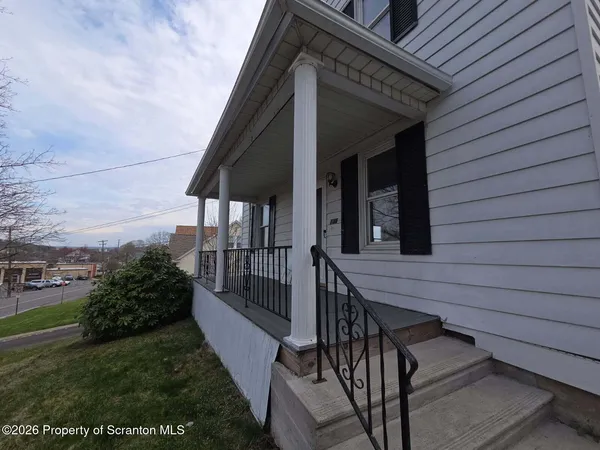 $1,800 | 138 Charles Street, Throop, PA 18512