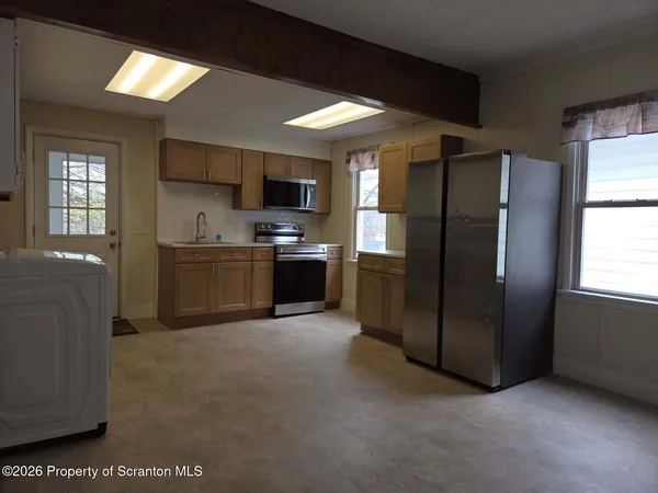 $1,800 | 138 Charles Street, Throop, PA 18512