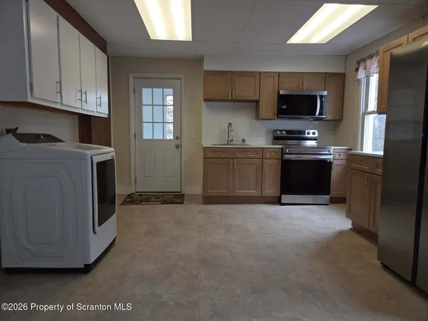 $1,800 | 138 Charles Street, Throop, PA 18512