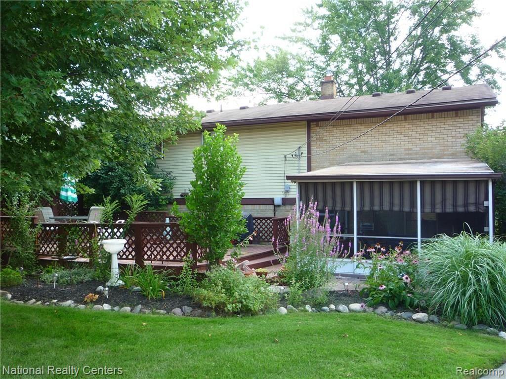 29600 Curtis Road Livonia, MI 48152 - Photo 17 of 21 P1050206.JPG