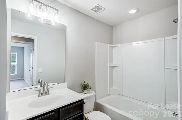 $2,950 | 4246 Park South Station Boulevard, Charlotte, NC 28210