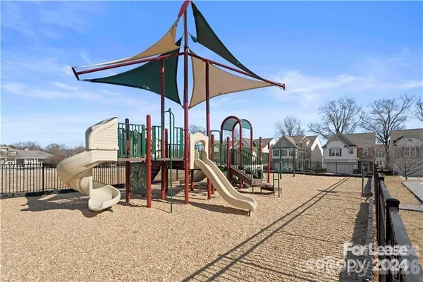 $2,950 | 4246 Park South Station Boulevard, Charlotte, NC 28210