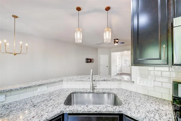 $2,950 | 4246 Park South Station Boulevard, Charlotte, NC 28210