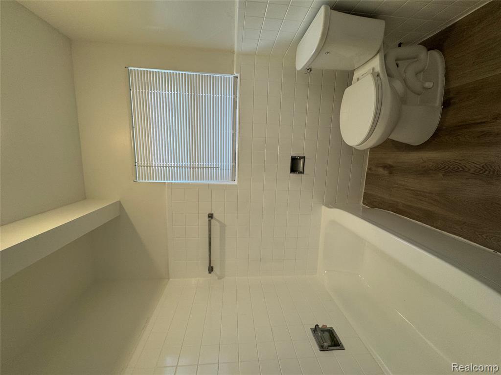 18517 Burt Road Detroit, MI 48219 - Photo 9 of 23