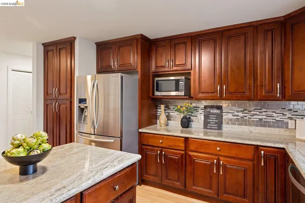 $1,599,000 | 6975 Charing Cross Road, Berkeley, CA 94705
