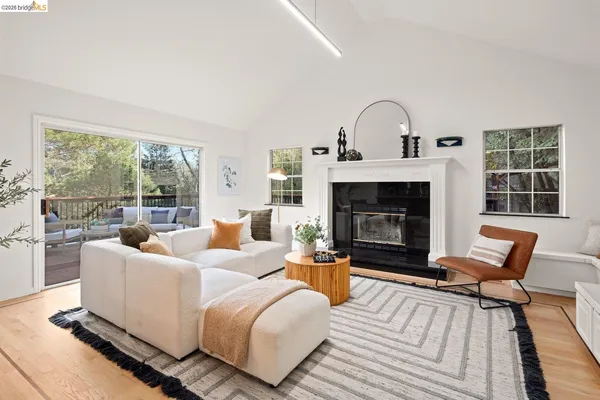 $1,599,000 | 6975 Charing Cross Road, Berkeley, CA 94705