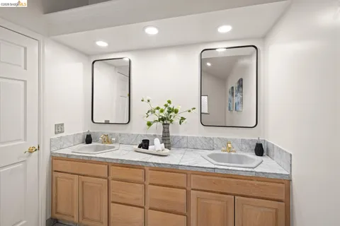$1,599,000 | 6975 Charing Cross Road, Berkeley, CA 94705